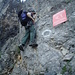 Angelika im Einstieg des Seeben Klettersteiges.