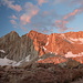 Im Aufstieg am Trail Camp - Blick zum Mount McAdie im ersten Tageslicht.