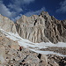 Im Aufstieg zwischen Trail Camp und Trail Crest (in den "Switchbacks") - Blick zum Kamm zwischen Trail Crest. Mittig: Mount Muir.