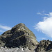 Blick von der Maderer-Schulter zum Gipfelkopf. Dort erfolgt der Aufstieg links über den Grat