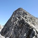 <b>Piz Blas (3019 m).<br />Da qui il Piz Blas, il Pizzo “soffio del vento”, appare come una piramide con un’impressionante parete ovest, a strapiombo sulla conca glaciale della Val Curnera.</b>