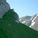 Das Grasband welches auf der bis unter den Sattel zwischen NW- und SO-Gipfel vom Schinberg leitet. Man erkennt die markante Schulter gut von unten so dass man das richtige Grasband nicht verfehlen kann.