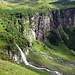 Der Wasserfall beim Aufstieg zur Glärnischhütte ist mächtig - kein Wunder bei dem "Sommer2011"