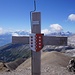 Gipfelkreuz mit Sicht ins hintergündige Wallis (Mont Blanc u.a.)