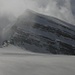 Wind und Wolken fegen über den Gipfel des Brunegghorns
