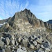 Gross Furkahorn, von der unteren Bielenlück aus gesehen. Der Südostgrat ist der Grat, welcher im Bild von links auf den Gipfel führt.
