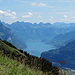 Blick vom Planggenstock zum Walensee, dahinter Churfirsten & Co.
