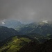 erster Tiefblick vom Schweizersteig nachdem wir aus den Wolken heraus sind.