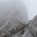 Der Grat ist mit einem Seil gesichert. Dieses war heute ziemlich glitschig. Der Felsen dafür war schön trocken.