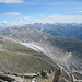 herrlicher Blick über das tief eingeschnittene Tal des Oberaletschgletschers zum verbleibenden Rest des Aletschgletschers, Bettmergrat und Eggishorn