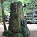 Gedächtnishain, der bronzene Eichenkranz überlebte die Zerstörung 1945