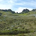 Blick von den oberen Alpböden der Röbialm zu Vieregger und Rotspitz