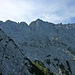 Die Berge des Mittenwalder Höhenwegs; links die Seilbahnstation mit dem bekannten, aber potthässlichen Fernrohr.