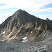 Pizzo Mèdola (2957 m). A destra il Tamierpass (2772 m)