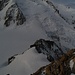 Beim Klettern über den Cosmique Grat: Blick zurück zur Cosmique Hütte und Richtung Mont Blanc