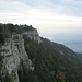 Les Aiguilles de Baulmes. En arrière-plan, le Lac de Neuchâtel