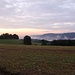 Morgendämmerung und Nebel über dem Kirnitzschtal, gesehen von Mittelndorf, der Raps ist mittlerweile abgeerntet
