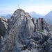 Blick über den Grat zum Gipfel der Westlichen Karwendelspitze (2385 m)