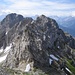 Das Gatterl mit Abzweig des Heinrich-Noe-Steigs nach rechts - geradeaus über die schräge Leiter führt der Mittenwalder Höhenweg auf die Mittlere Linderspitze