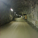zu durchquerender, 400-500 Meter langer Tunnel