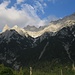 die nördliche Karwendelkette von Mittenwald in der Nachmittagssonne