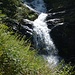 Val d'Efra - Nähe Montada stürzen von allen Seiten Wasserfälle herab