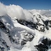 links Piz Scerscen 3971m und rechts die Schneekuppe des Piz Roseg 3937m