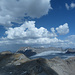 Wolken über der ausgeaperten Gletscher-Ebene der Plaine Morte