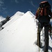 [u joerg] auf dem Biancograt, oberster Punkt Pizzo Bianco 3995m, links hinten Piz Bernina 4049m (Felskopf)