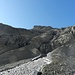 ein kurzes Stück über den Gletscher - oder was davon übrig geblieben ist - und dann den Sandhaufen in der Mitte hoch, wo die steilen Platten anfingen.