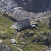 Glecksteinhütte vom Chrinnenhorn gezoomt