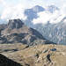 I laghetti dell’Alpe Ghighel (2528 m) e, più a sinistra, Corno Talli e Lago Nero