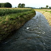 Zwischen Horst und Himmerich. Die begradigte Wurm mündet in die Rur, die wiederum in den Niederlanden bei Roermond in die Maas mündet.