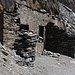 Ruine der ersten Salmhütte auf 2700m unter der Westwand vom Schwerteck. Sie wurde durch Lawinen zerstört und weiter unten neu aufgebaut.  