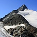 Aussicht von der Hohenwartscharte (3182m) zum Großglockner (3798m) und der Adlersruhe mit der Erzherzog-Johann-Hütte auf 3454m. Der mächtige Gletscher ist der Hofmannskees.