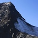 Noch um halb sechs Abends befinden sich einige Bergsteiger auf dem Gipfel des Großglockners (3798m) während andere im Abstieg sind und so noch knapp rechtzeitig zum Nachtessen die Erzherzog-Johann-Hütte erreichen.<br /><br />Die Kuppe rechts vom Hauptgipfel ist der Kleinglockner (3770m).