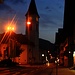 Abendstimmung im Wörgl (511m). Im Zentrum der Kleinstadt mit 12645 Einwohner (1.1.2011) steht die Stadtpfarrkirche Heiliger Laurentiu.