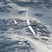 Ein Segelflieger über dem Gletscher