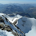 Blick vom [peak7658 Liskamm Ost] über [peak8772 Il Naso / Schneedomspitze] (4272m) ins Lystal hinab.