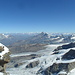 Tolle Aussicht vom Gipfel. Vorn Grenz- und Gornergletscher, hinten die 4000er des Mattertals.