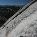Im Aufstieg auf den Half Dome - Blick zur Seite vom mit Drahtseilen gesicherten Aufstiegsweg ("The Cables"): So steil ist die Felsflanke (abschnittsweise sogar noch etwas steiler).