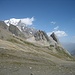 Le Val Vény. En haut, à gauche, le Mont Blanc et son chapeau... pas bon signe, ça. Devant, les Aiguilles Calcaires