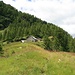 Die verlassenen Häuser der Alpe Lorino.