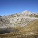 <b>In prossimità del Lago d’Orsino (2286 m) vedo la prima cima che desidero raggiungere: il Pizzo d’Orsirora (2603 m). <br />I nomi Orsino e Orsirora derivano ovviamente da orso.</b> 
