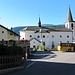 Dorfkirche in Ausserberg mit Postbus - der Startpunkt der Tour