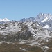 <b>Sguardo verso gli Stotzigen Firsten (2759 m) ed il Lauteraarhorn (4042 m).</b>