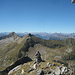 das Gipfelpanorama: im Vordergrund Madone und Pizzo di Vogorno, dahinter immer noch der Nordwesten, doch jetzt etwas mehr westlich