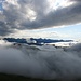 Blick übers wolkenverhangene Eisacktal zu den Sarntaler Bergen