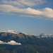 Blick hinüber zu den Dolomiten: rechts der Langkofel, danben die Geislergruppe mit dem <a href="http://www.hikr.org/tour/post38289.html">Sas Rigais</a>