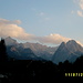 Wetterstein im Abendlicht - links die schöne Alpspitze, in Bildmitte der Jubiläumsgrat, rechts die Waxensteingruppe